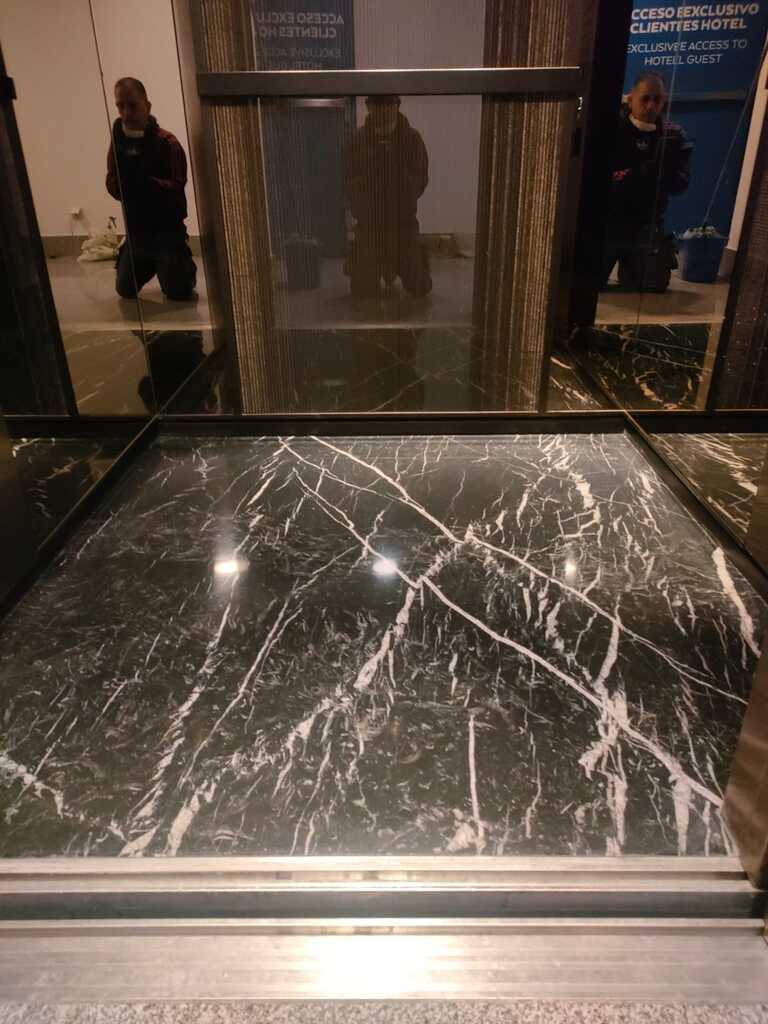 Pulido y abrillantado de Mármol en ascensores Hotel de Madrid